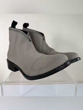 Charleston Shoe Co. Barcelona Stretch Studded Heeled Booties Boots Size 8 EUC